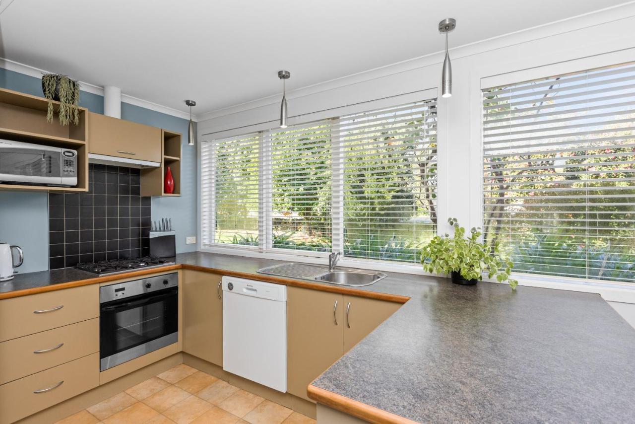 The Village Apartment, Just Steps To The Village Shops, Bars And Restaurants Havelock North Exterior foto